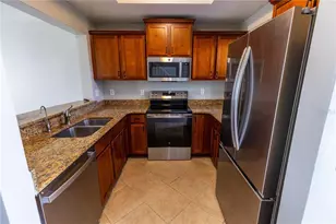 3210 Mangrove Point Dr, Ruskin, FL 33570 - Photo 7