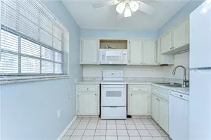 10190 Imperial Point Dr W, Largo, FL 33774 - Photo 11