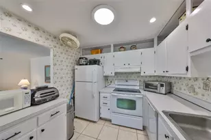 2202 Clubhouse Dr, Sun City Center, FL 33573 - Photo 15