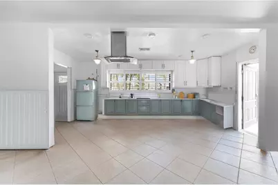 636 Tarawitt Drive, Longboat Key, FL 34228 - Photo 23