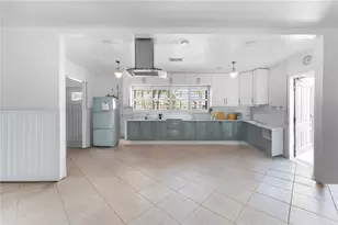 636 Tarawitt Dr, Longboat Key, FL 34228 - Photo 23