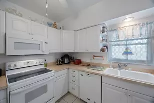 9945 47th Ave N, Saint Petersburg, FL 33708 - Photo 9