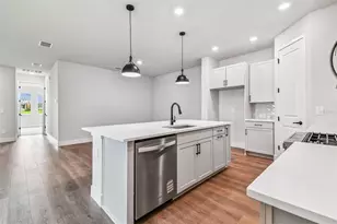 2836 Marrakesh Ln, Sarasota, FL 34234 - Photo 9