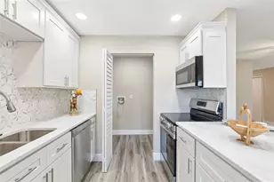 1203 16th Cir SE, Largo, FL 33771 - Photo 9