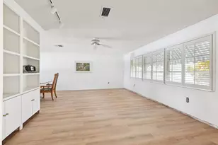 5201 Dover St NE, Saint Petersburg, FL 33703 - Photo 7