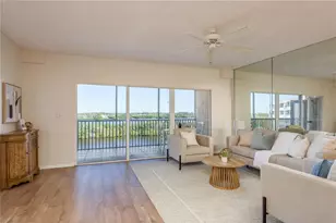 6475 Shoreline Dr, Saint Petersburg, FL 33708 - Photo 7