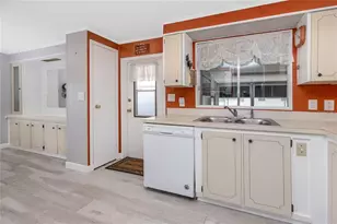 7803 46th Ave N, Saint Petersburg, FL 33709 - Photo 17