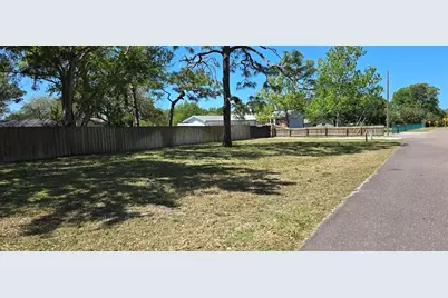 13296 98th Avenue N, Seminole, FL 33776 - Photo 9