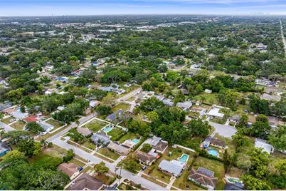 805 W 129th Avenue, Tampa, FL 33612 - Photo 5