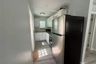 8050 Bayshore Dr, Treasure Island, FL 33706 - Photo 15