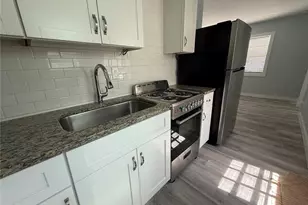 8050 Bayshore Dr, Treasure Island, FL 33706 - Photo 17