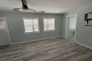 8050 Bayshore Dr, Treasure Island, FL 33706 - Photo 9