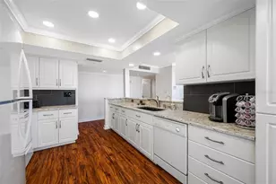 7600 Bayshore Dr, Treasure Island, FL 33706 - Photo 9
