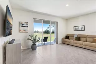 32978 Tulip Petal Ln, Wesley Chapel, FL 33545 - Photo 9