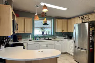 357 Mount Saxon Ave NE, Saint Petersburg, FL 33702 - Photo 5