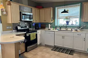 357 Mount Saxon Ave NE, Saint Petersburg, FL 33702 - Photo 9