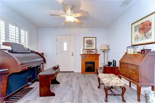 5906 Greenbriar Ct, Zephyrhills, FL 33542 - Photo 5