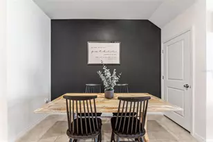 33105 Major Oak Dr, Wesley Chapel, FL 33545 - Photo 9