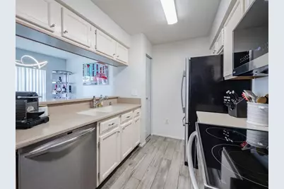 724 Kensington Lake Circle, Brandon, FL 33511 - Photo 13