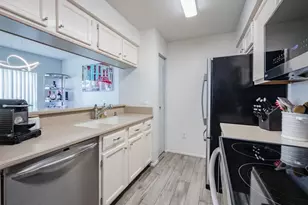 724 Kensington Lake Cir, Brandon, FL 33511 - Photo 13