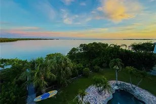 1661 Seabreeze Dr, Tarpon Springs, FL 34689 - Photo 59