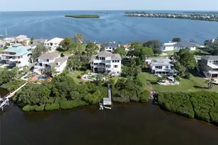 1661 Seabreeze Dr, Tarpon Springs, FL 34689 - Photo 3