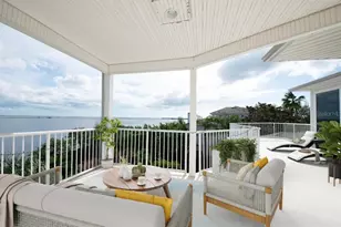 1661 Seabreeze Dr, Tarpon Springs, FL 34689 - Photo 55