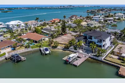 909 Oakwood Drive, Largo, FL 33770 - Photo 7