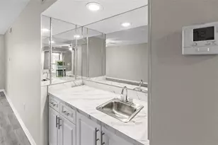 3706 Greenery Ct, Tampa, FL 33618 - Photo 9