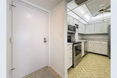 4900 Brittany Drive S #211, Saint Petersburg, FL 33715 - Photo 9