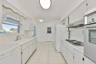 1809 Haverford Ave, Sun City Center, FL 33573 - Photo 21