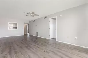 942 Capri Isles Blvd, Venice, FL 34292 - Photo 7