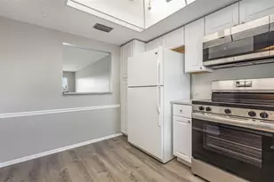 942 Capri Isles Blvd, Venice, FL 34292 - Photo 5