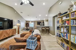 105 Blue Alice Spring Ct, Ruskin, FL 33570 - Photo 9