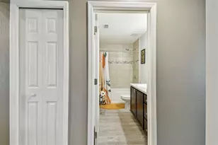 105 Blue Alice Spring Ct, Ruskin, FL 33570 - Photo 31