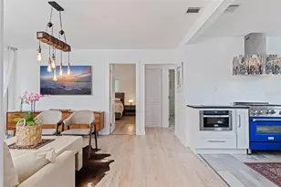 1800 Mound Pl S, Saint Petersburg, FL 33712 - Photo 7