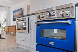 1800 Mound Pl S, Saint Petersburg, FL 33712 - Photo 17