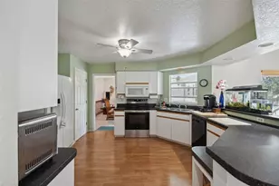 1842 Bayou Grande Blvd NE, Saint Petersburg, FL 33703 - Photo 11