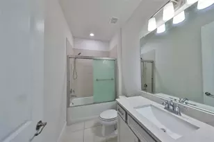 36959 Highland Mdws Ct, Zephyrhills, FL 33542 - Photo 7