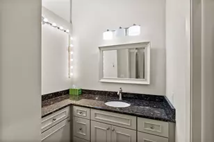 301 2nd St N, Saint Petersburg, FL 33701 - Photo 11