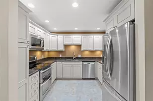 301 2nd St N, Saint Petersburg, FL 33701 - Photo 5