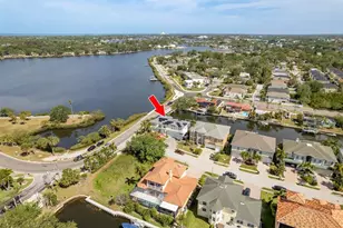 339 Manatee Ln, Tarpon Springs, FL 34689 - Photo 3