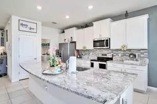 5464 Flint Hills Dr, Wimauma, FL 33598 - Photo 3