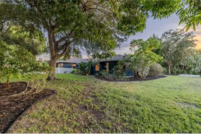 1211 64th Street NW, Bradenton, FL 34209 - Photo 3