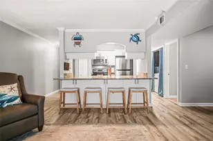 10100 Sailwinds Blvd N, Largo, FL 33773 - Photo 11