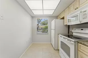 2640 Woodgate Ln, Sarasota, FL 34231 - Photo 9