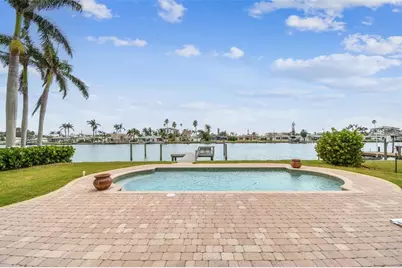 11340 5th Street E, Treasure Island, FL 33706 - Photo 17