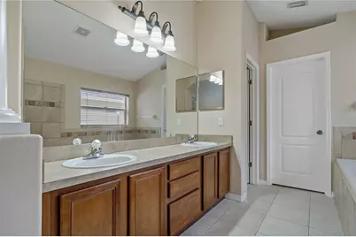 8211 Canyon Creek Way, Tampa, FL 33647 - Photo 27