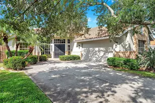 980 Live Oak Ave NE, Saint Petersburg, FL 33703 - Photo 1