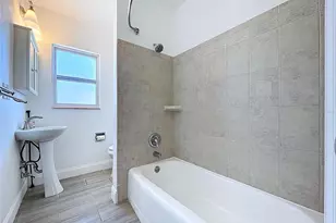 5806 Liverpool Dr, Tampa, FL 33615 - Photo 29